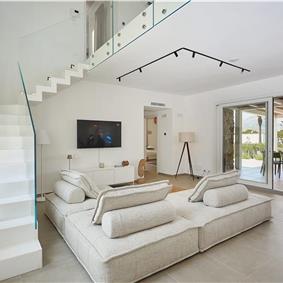 4 bedroom villa with pool, Castellammare del Golfo, sleeps 8-10